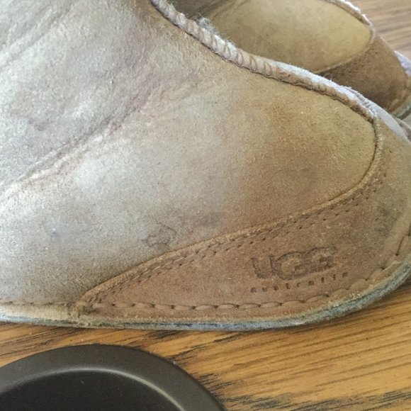 Baby Ugg size Small  lined have a few scuffs but in good used condition - Picture 1 of 4